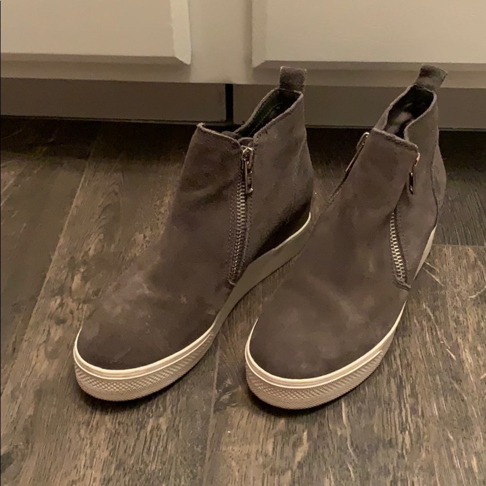 Gray suede Steve Madden wedges sneaker
